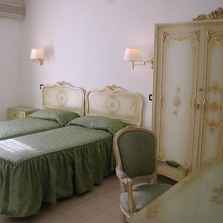 Hotel Royal Bosa Habitación foto