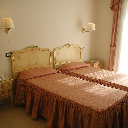 Hotel Royal Bosa Habitación foto