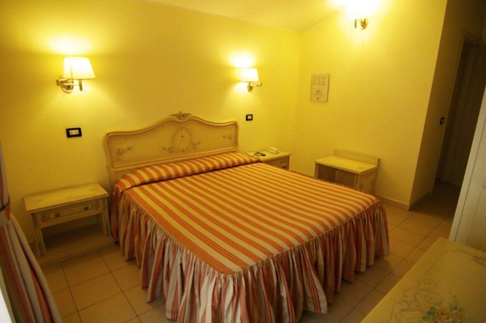 Hotel Royal Bosa Habitación foto